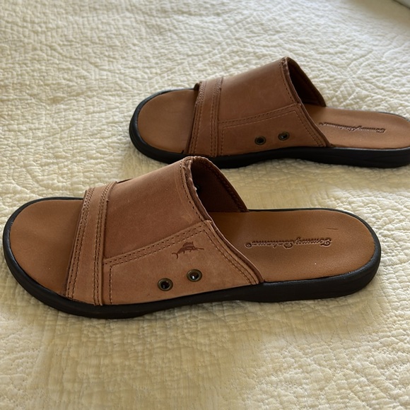 Tommy Bahama men’s tan  suede slides - Picture 3 of 6